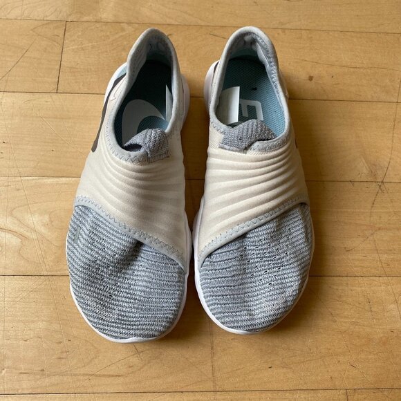 NIKE BNWOT Free RN Fly Sneaker Womens Size 5.5 New Knit Gray White Pull On. - Picture 2 of 8